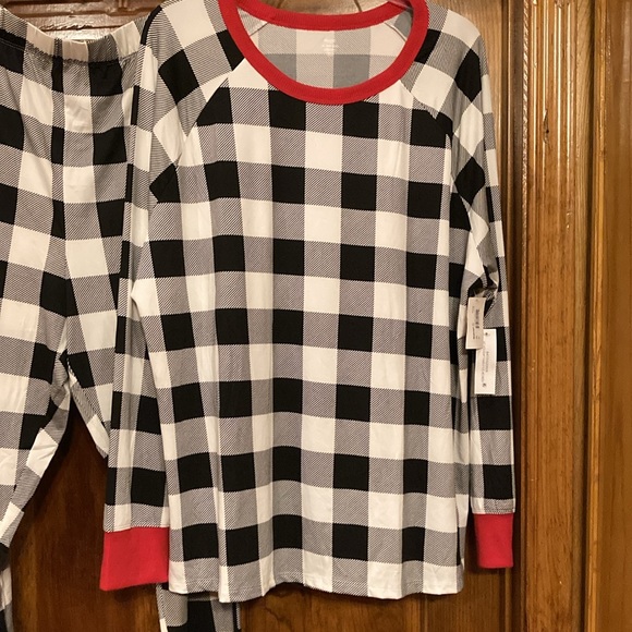 NWT 2X Black & White Plaid Pajamas with Red Trim - Picture 2 of 12